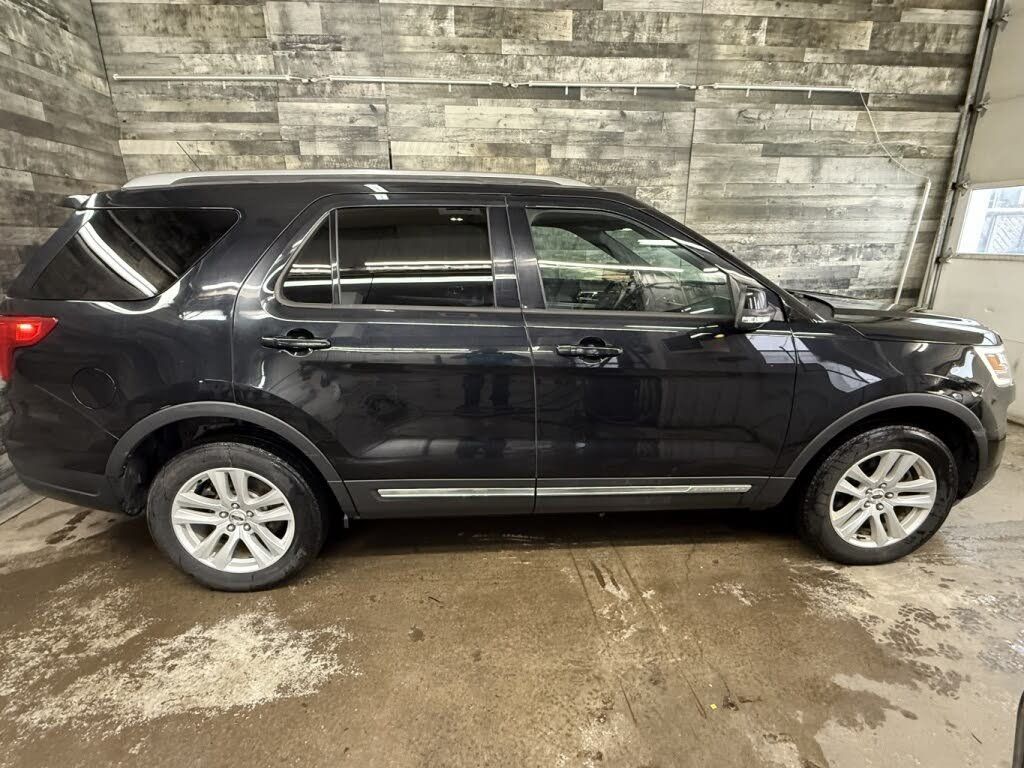 Ford Explorer 2018 - Thumbnail 3