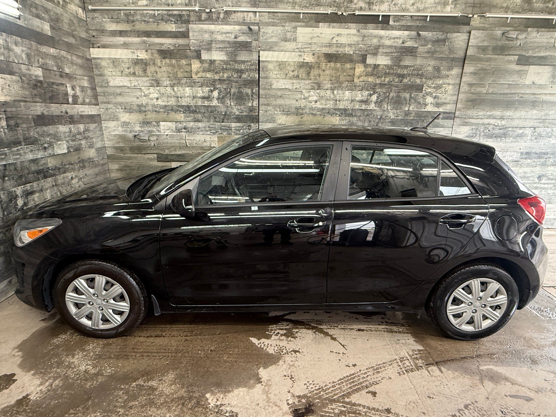 Kia Rio 5-Door 2021 - Thumbnail 3