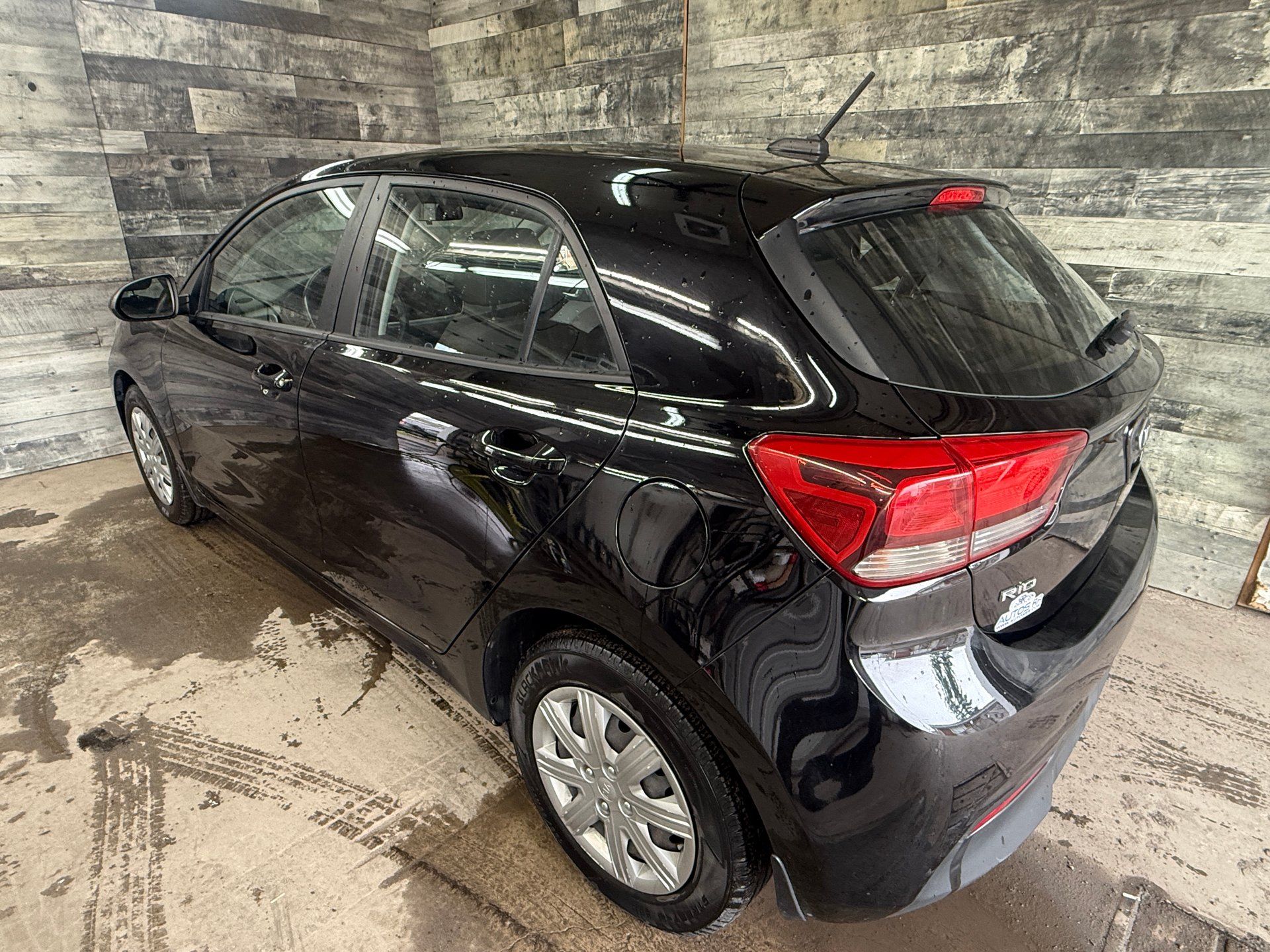 Kia Rio 5-Door 2021 - Thumbnail 4