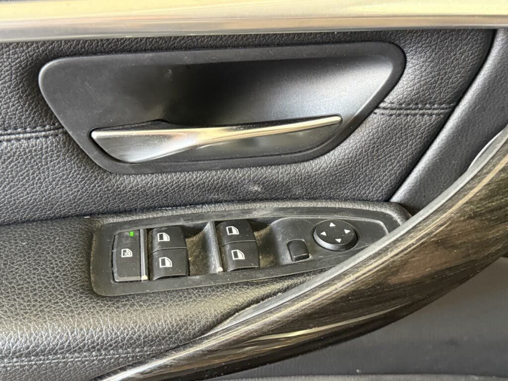 BMW 330i 2017 - Thumbnail 13