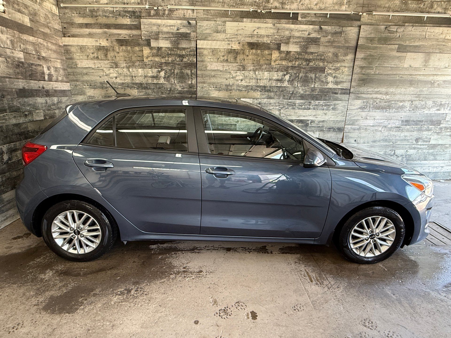 Kia Rio 5-Door 2021 - Thumbnail 3