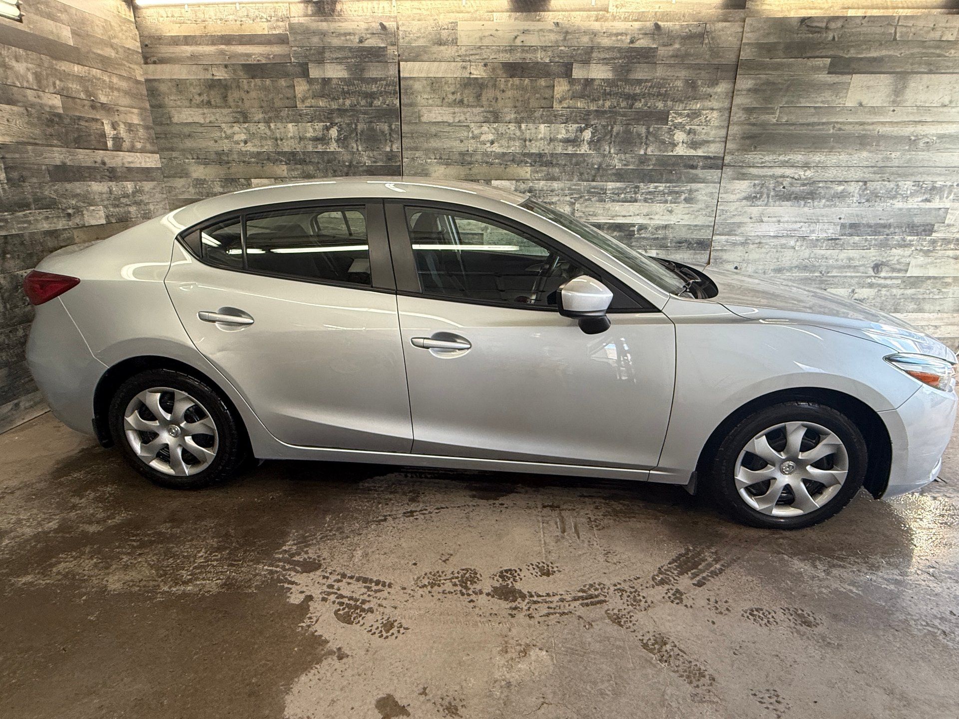 Mazda Mazda3 2018 - Thumbnail 2