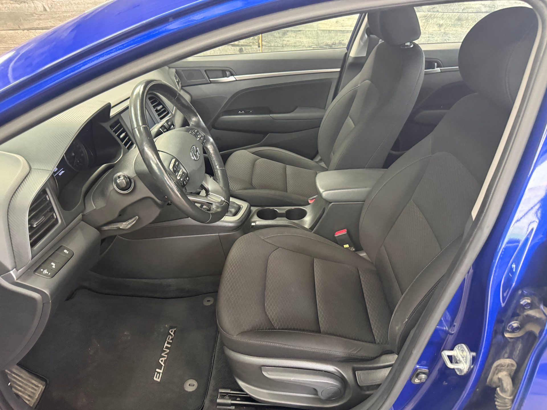 Hyundai Elantra 2019 - Thumbnail 10