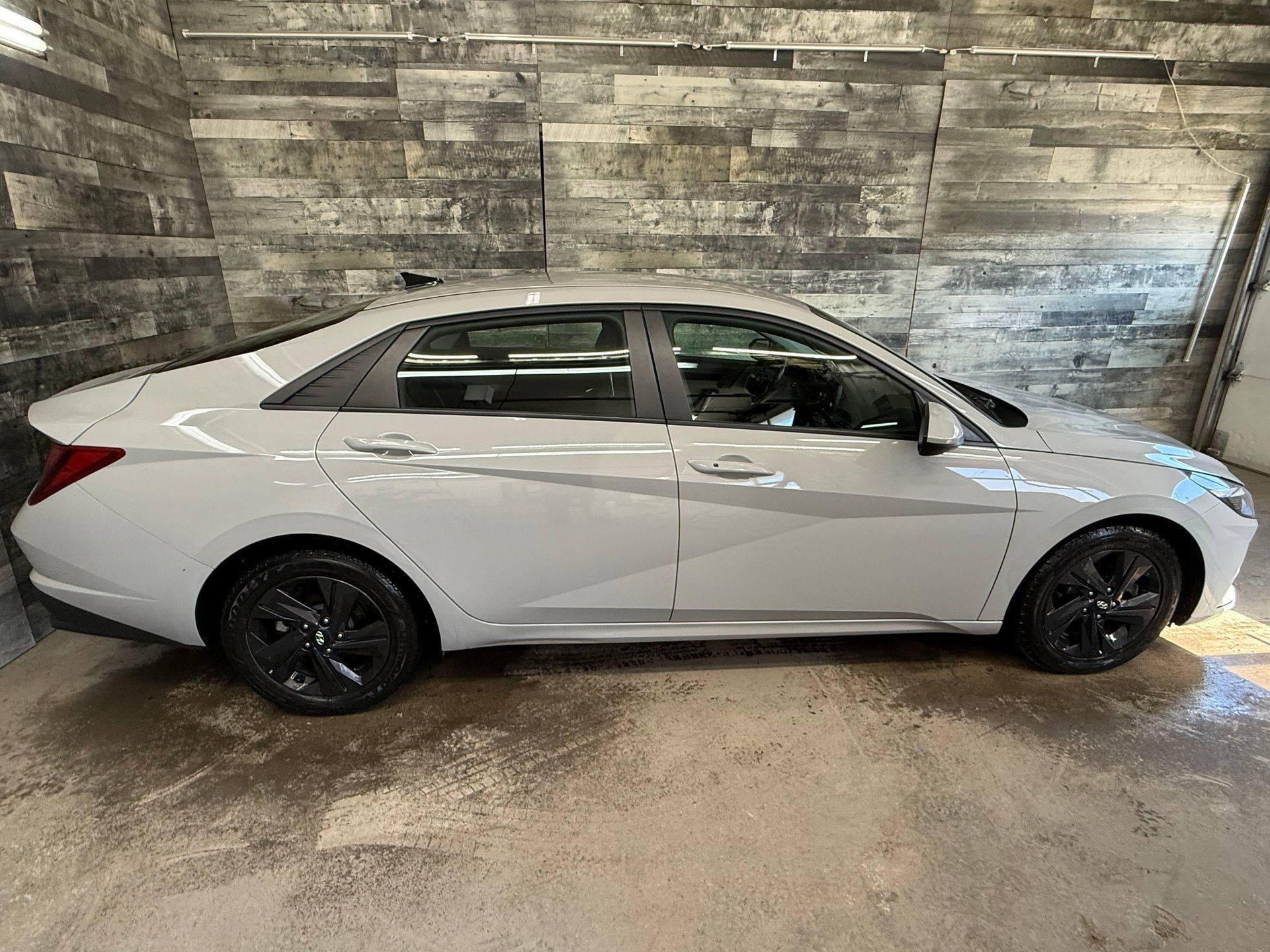 Hyundai Elantra 2021 - Image 4 