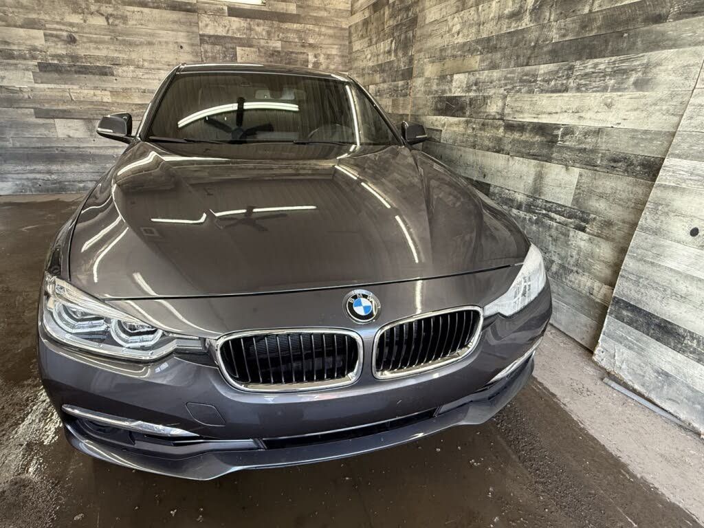 BMW 330i 2017 - Image 2