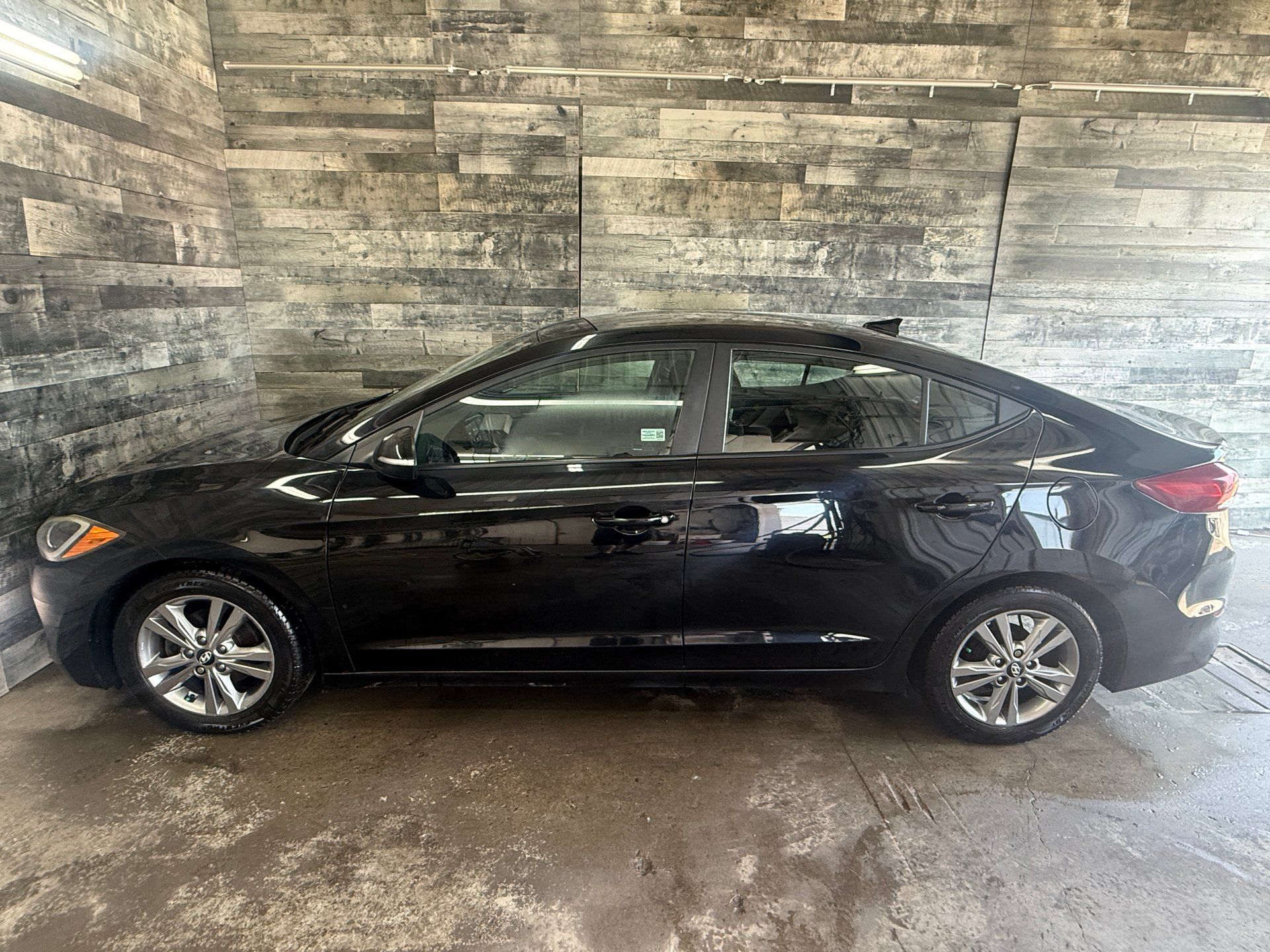 Hyundai Elantra 2017 - Image 3