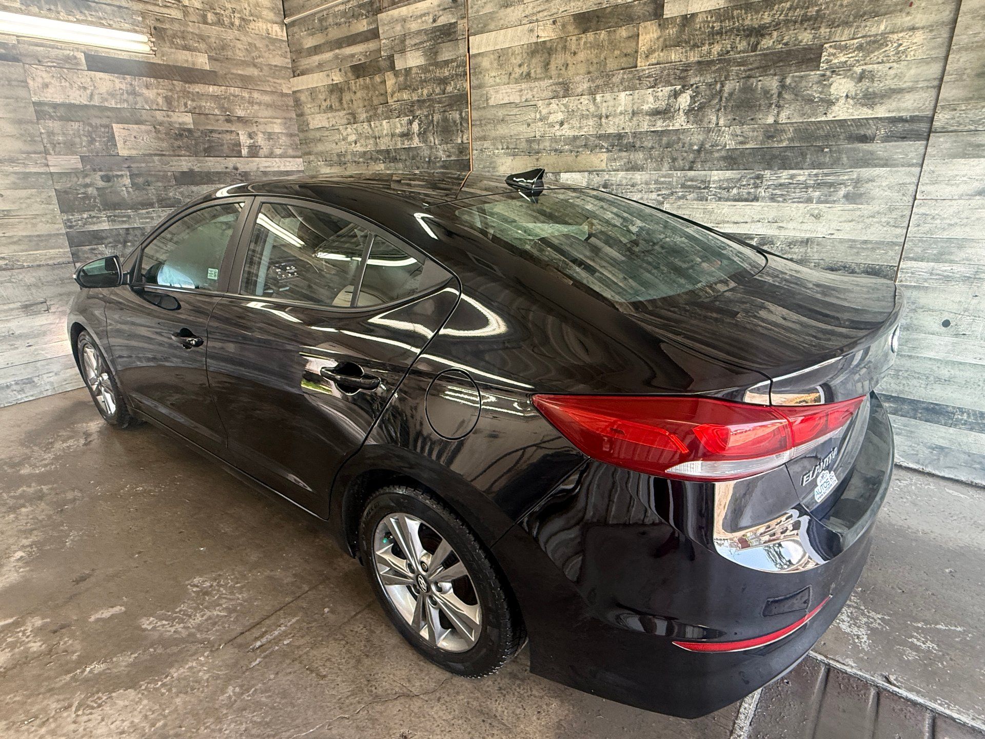 Hyundai Elantra 2017 - Image 5