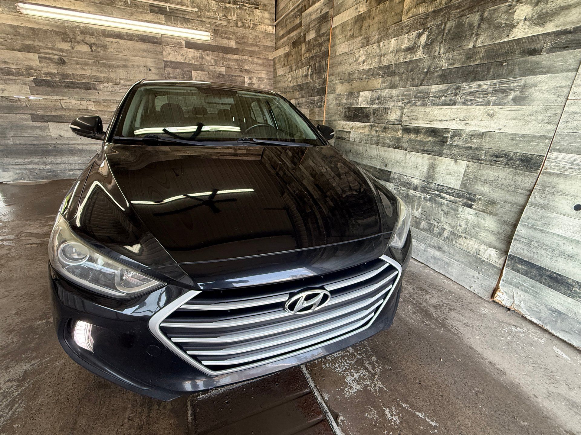 Hyundai Elantra 2017 - Image 2