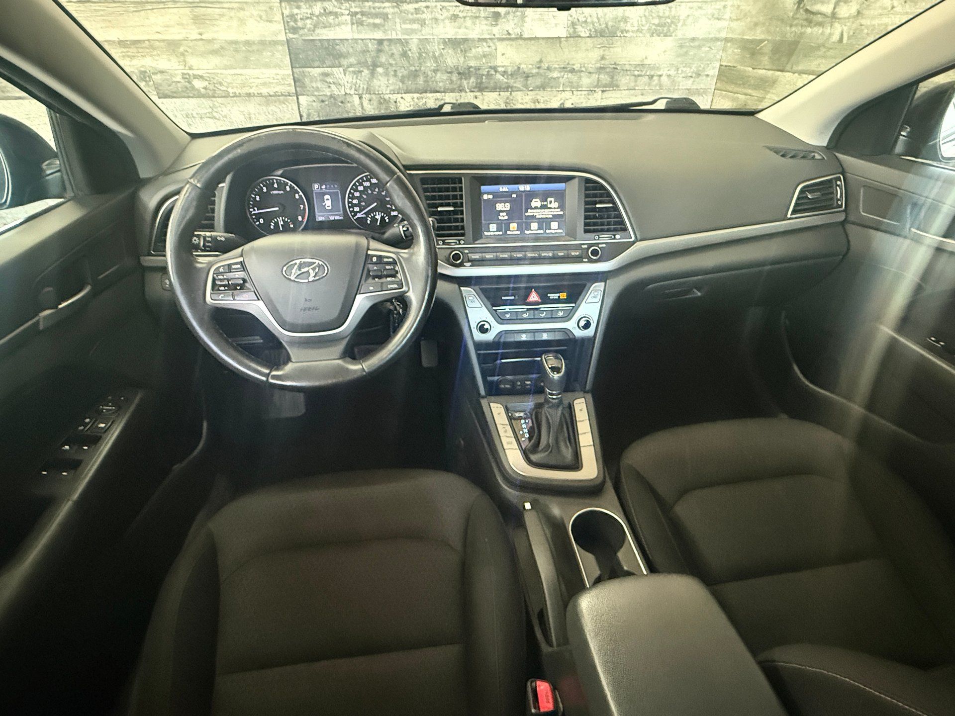 Hyundai Elantra 2017 - Image 13