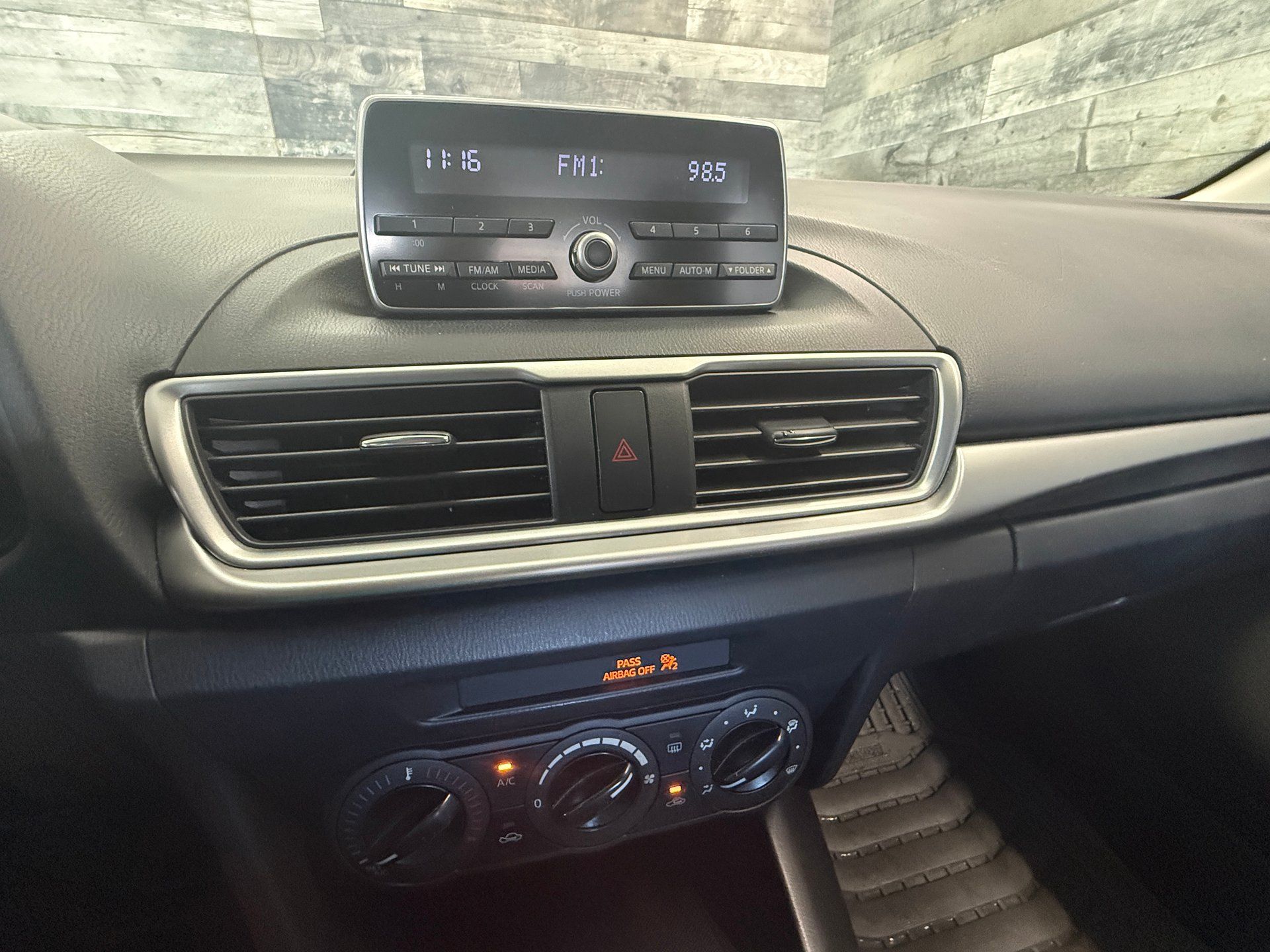 Mazda Mazda3 2018 - Image 13