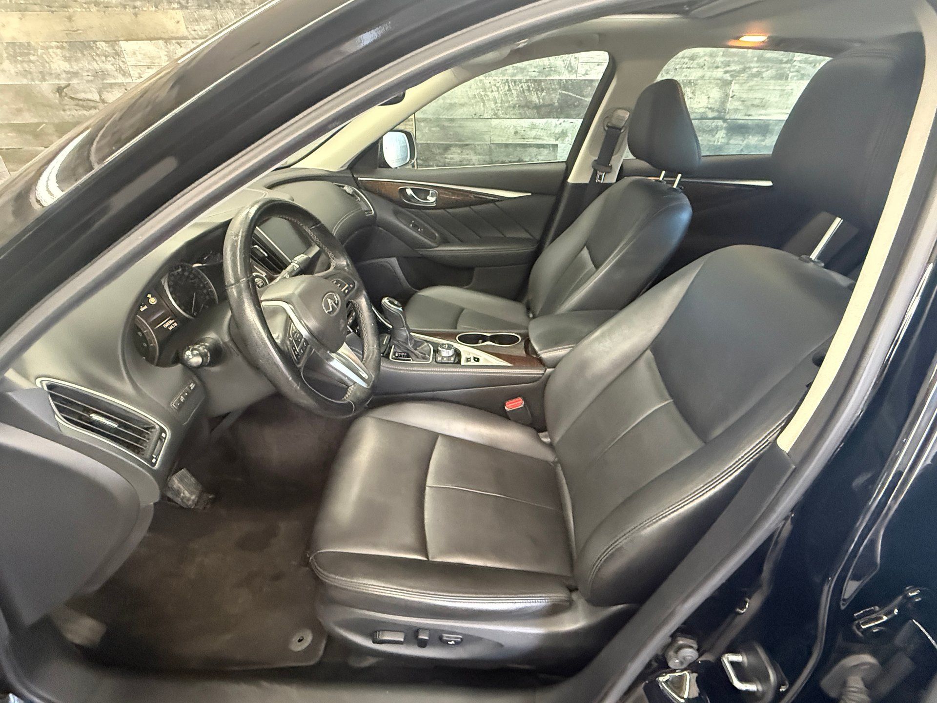 INFINITI Q50 2018 - Image 10 