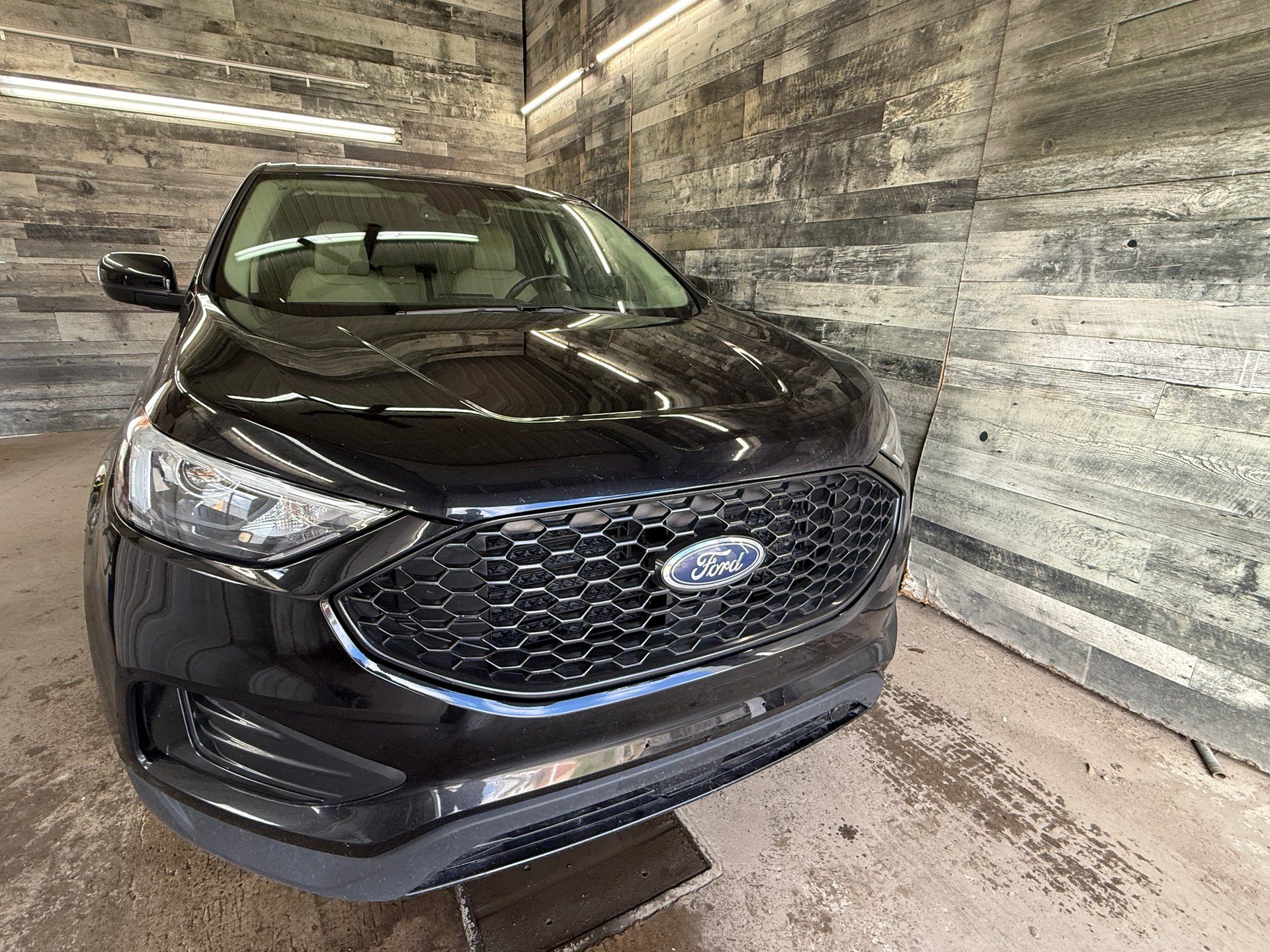 Ford Edge 2023 - Image 1 