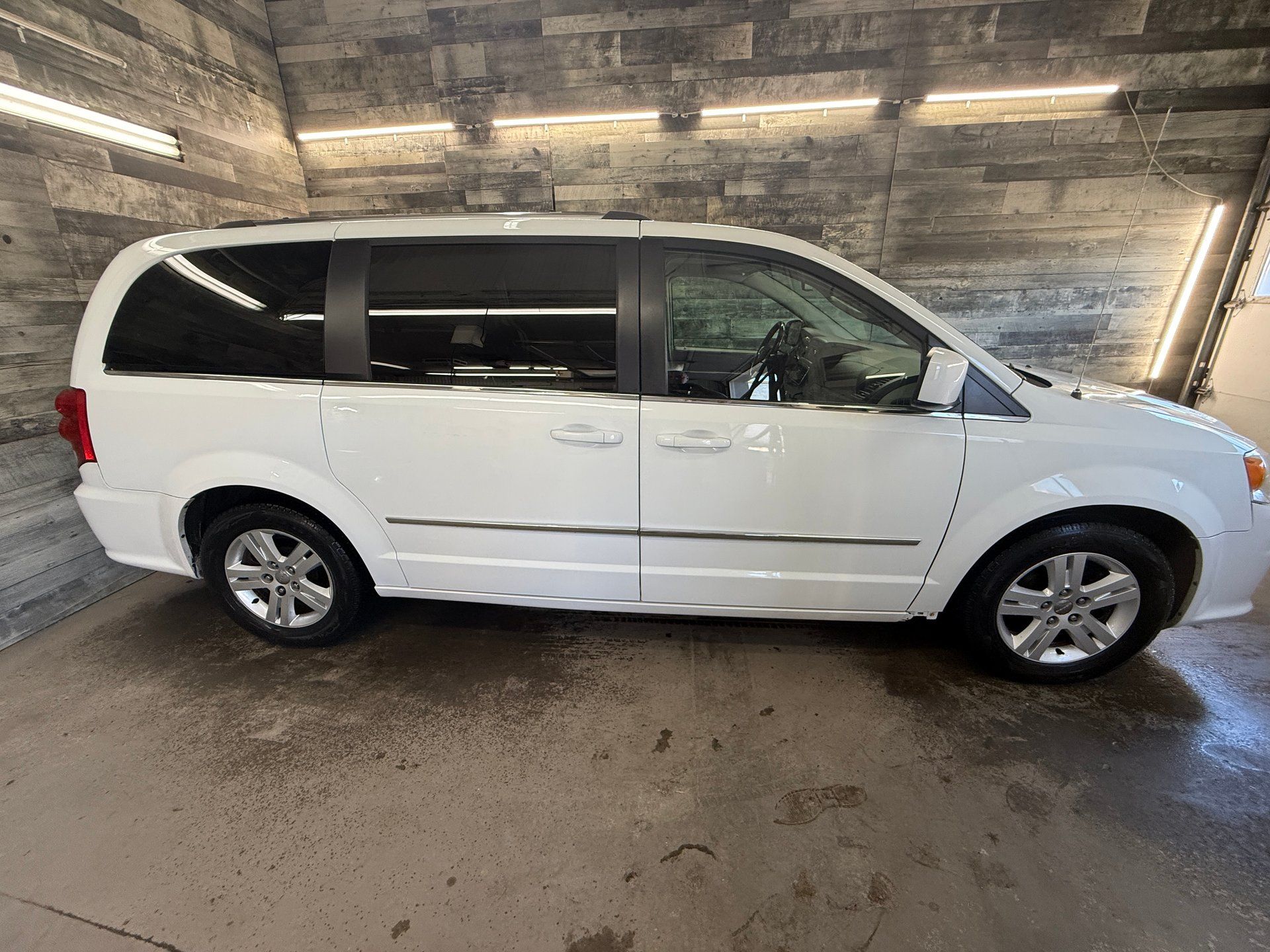 Dodge Grand Caravan 2016 - Image 2 