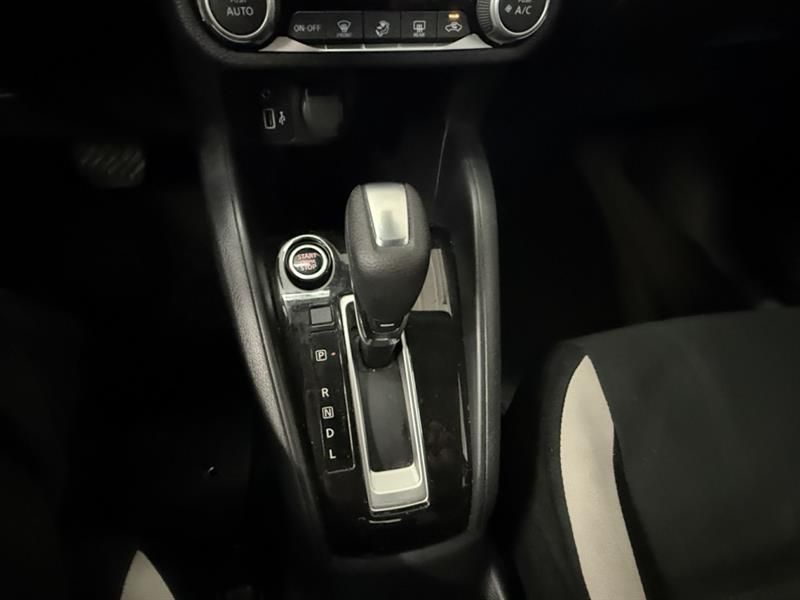 Nissan Versa 2021 - Image 11
