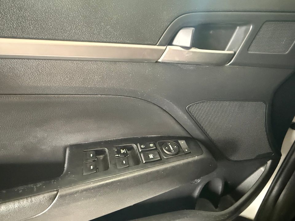 Hyundai Elantra 2019 - Image 17