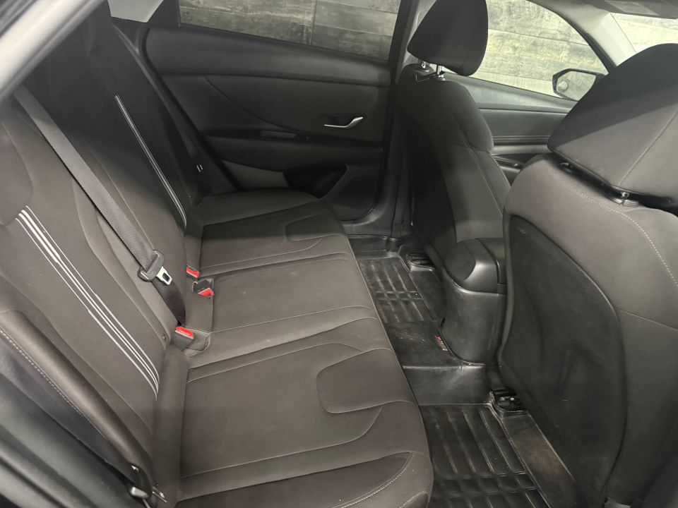 Hyundai Elantra Hybrid 2022 - Image 18