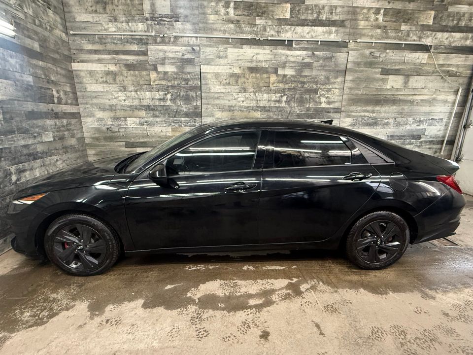 Hyundai Elantra Hybrid 2022 - Image 2