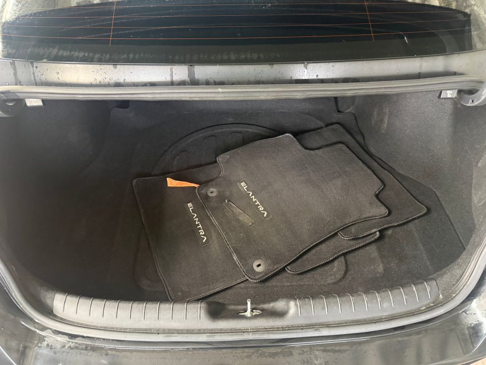 Hyundai Elantra Hybrid 2022 - Image 19