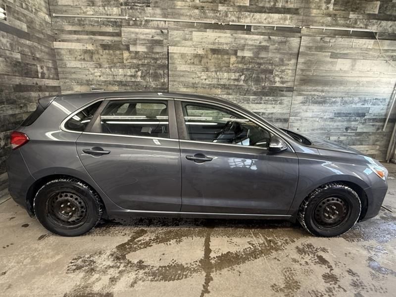 Hyundai Elantra GT 2018 - Image 2