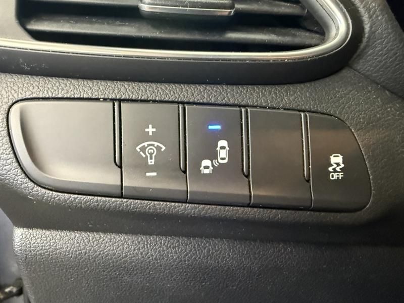 Hyundai Elantra GT 2018 - Image 11