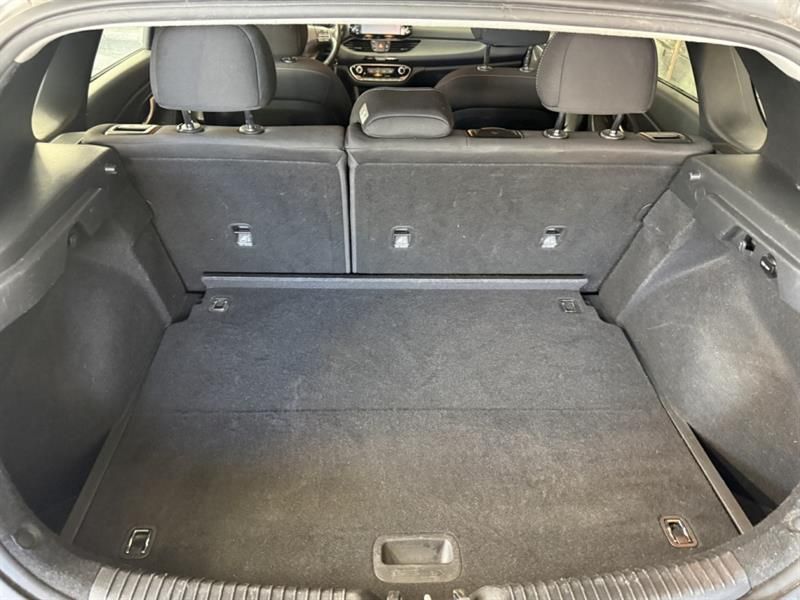 Hyundai Elantra GT 2018 - Image 16
