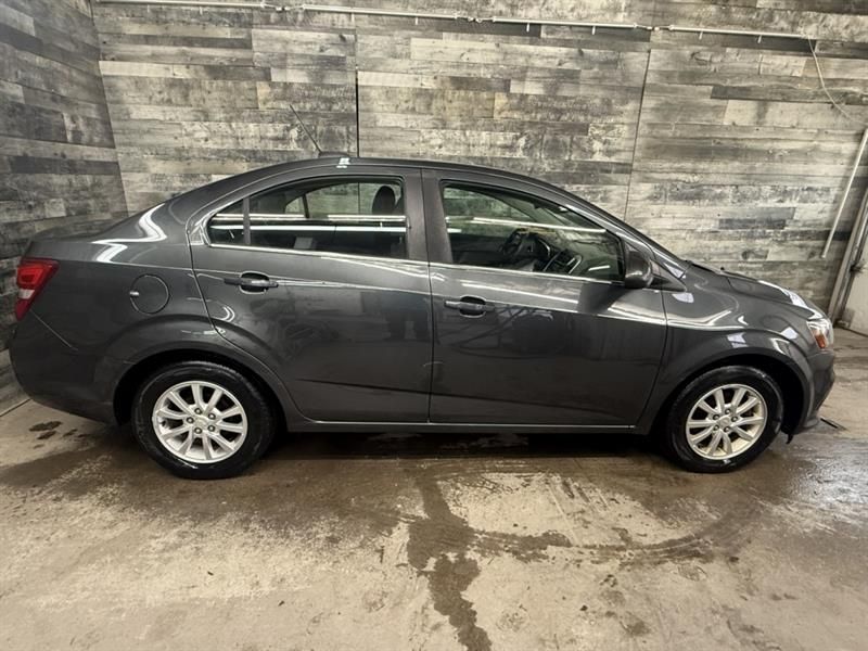 Chevrolet Sonic 2018 - Image 2