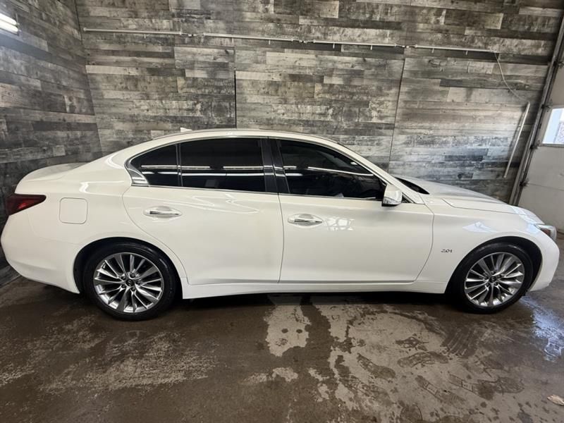 INFINITI Q50 2018 - Image 2