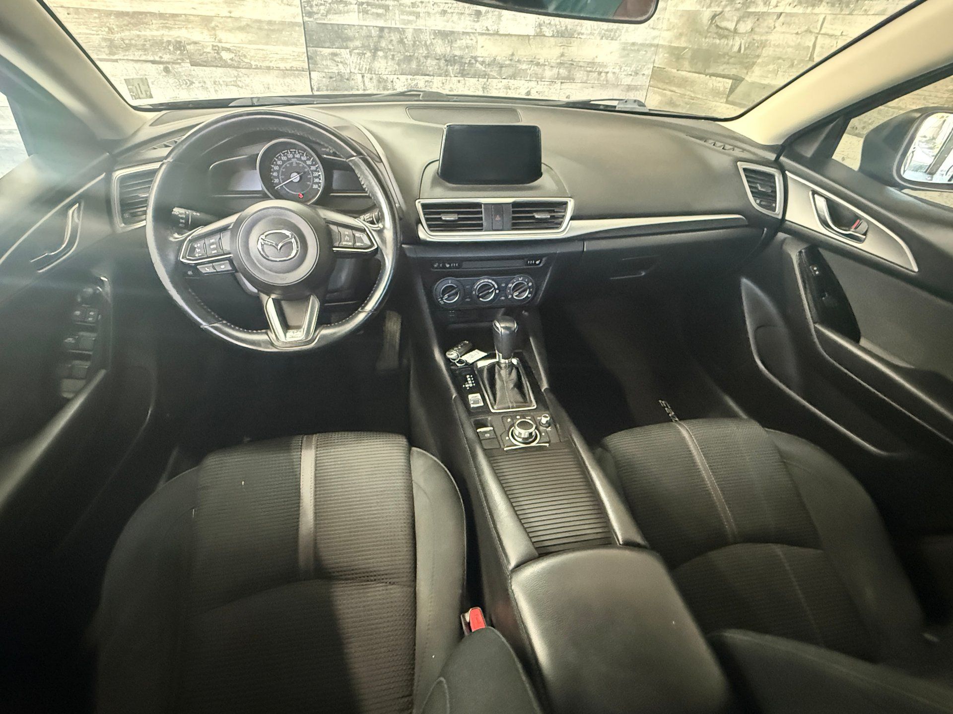 Mazda Mazda3 2018 - Thumbnail 10