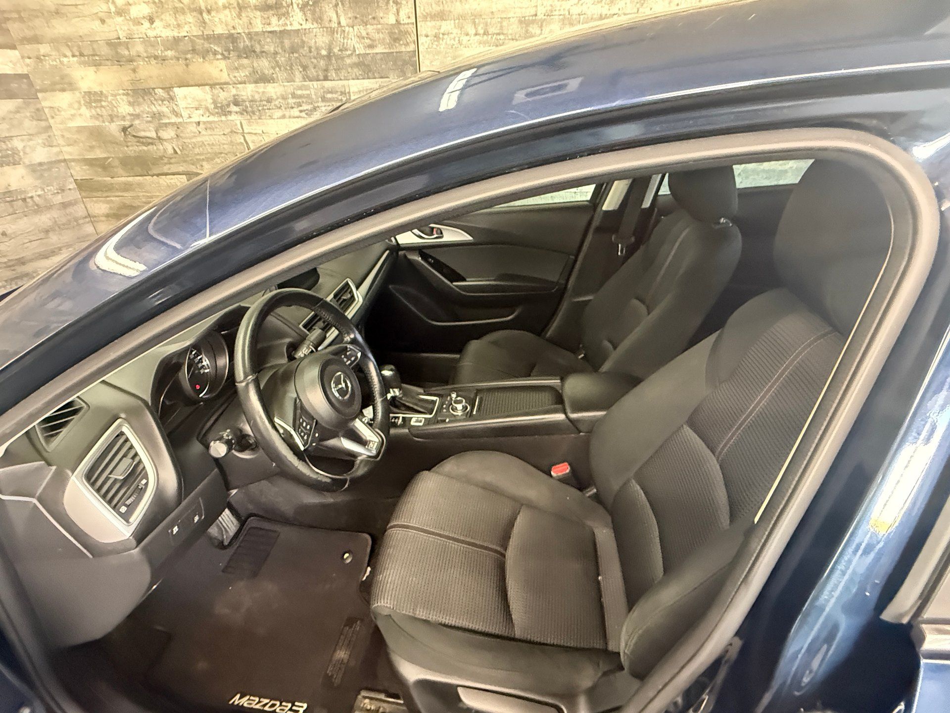 Mazda Mazda3 2018 - Thumbnail 8